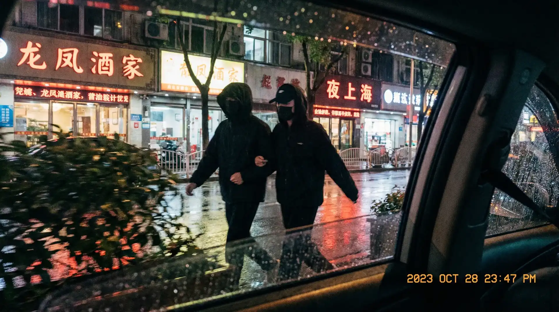 必威娱乐 - 顶流明星深夜密会现场抓拍照片